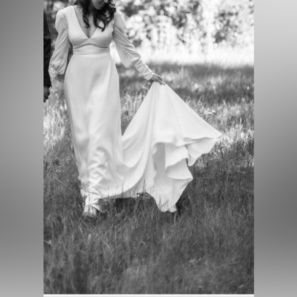 All Who Wander Siena Wedding Dress - Picture 4 of 9